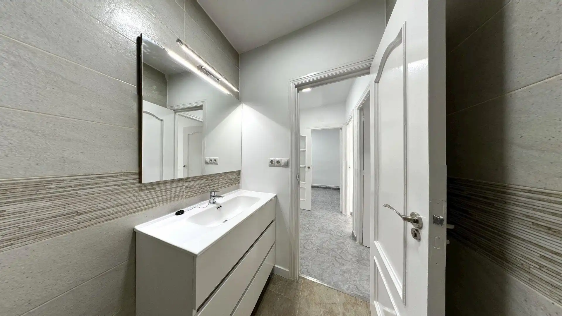 Bathroom of Flat for sale in Alcobendas
