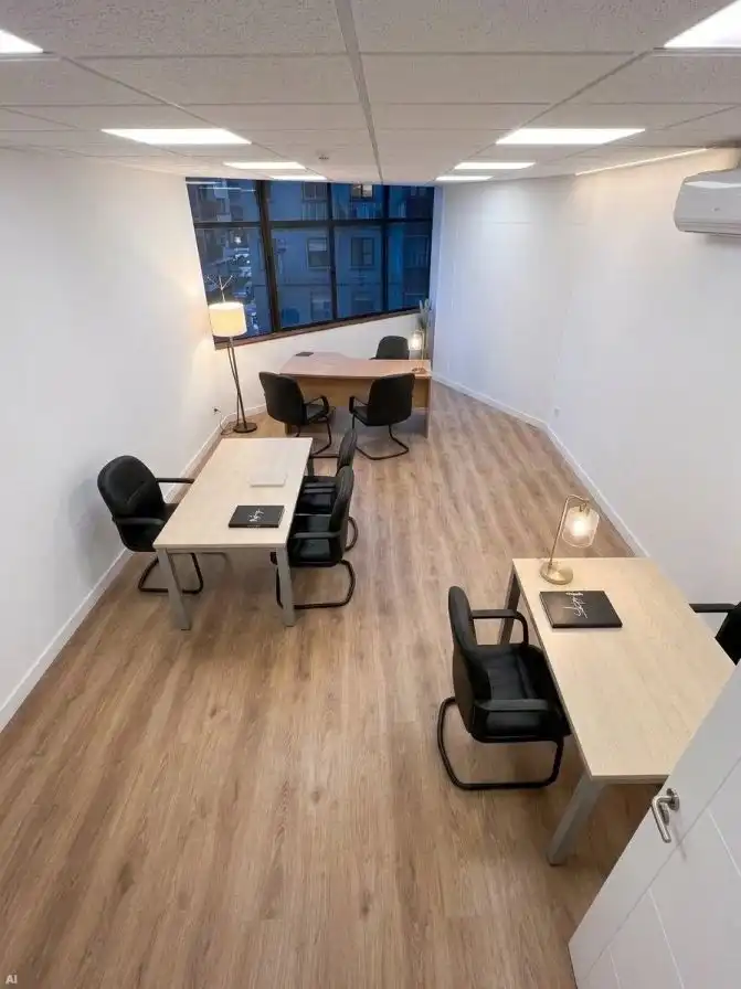 Büro zur Miete in Cáceres mit Klimaanlage und Möbliert