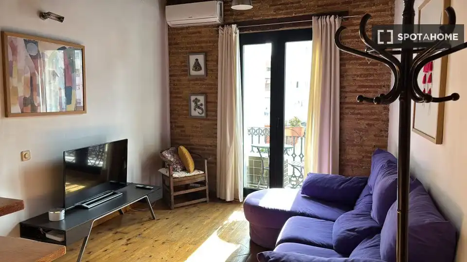 Piso con terraza en alquiler en L'Eixample