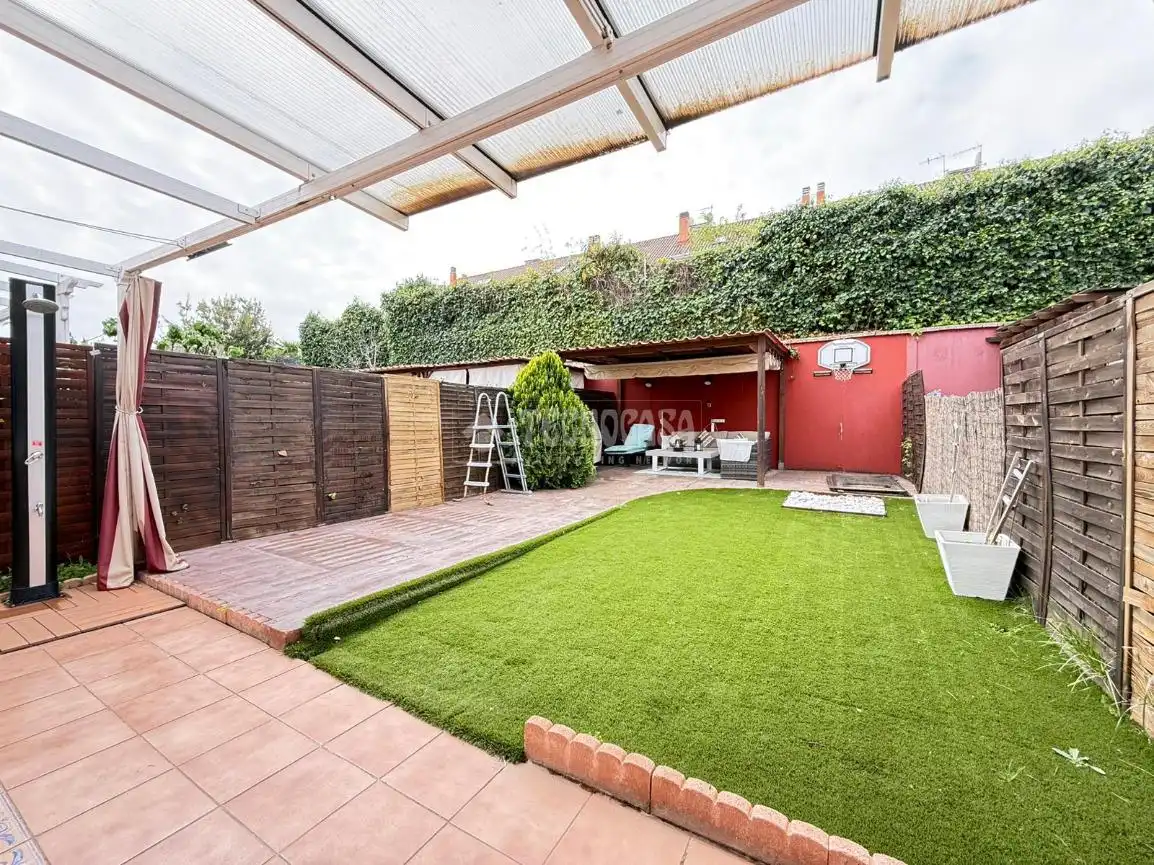 Jardín de Casa adosada en venta en Móstoles con Calefacción y Jardín privado