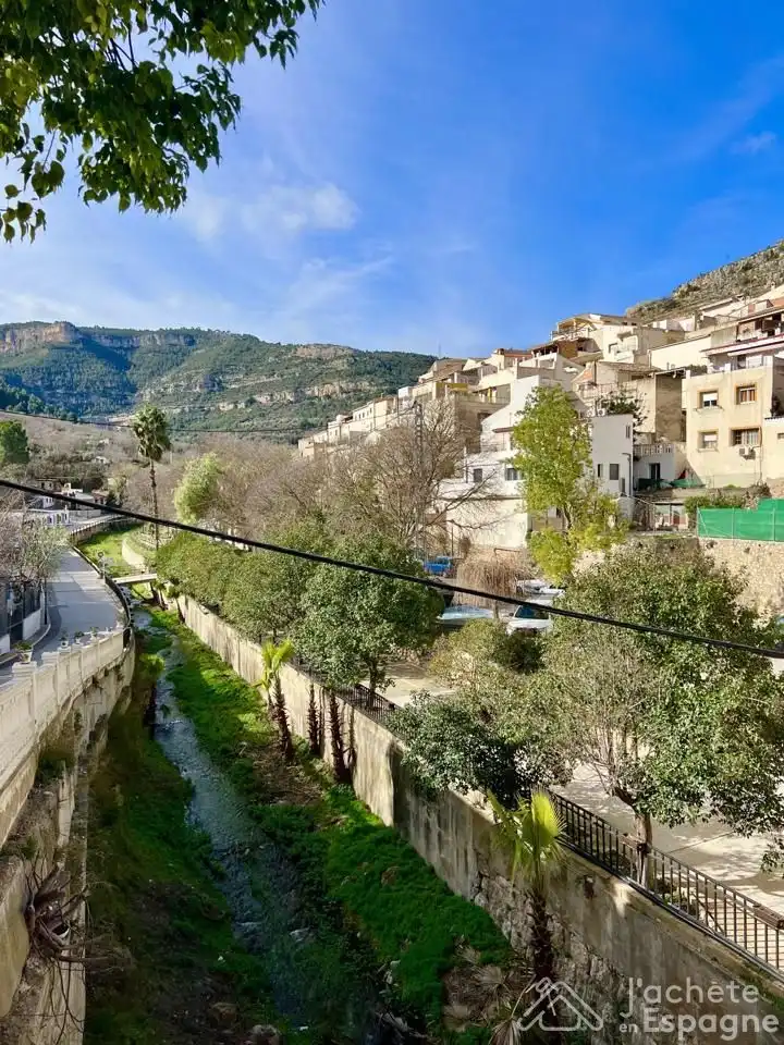 Vista exterior de Casa o xalet en venda en Cortes de Pallás amb Aire condicionat, Parquet i Moblat