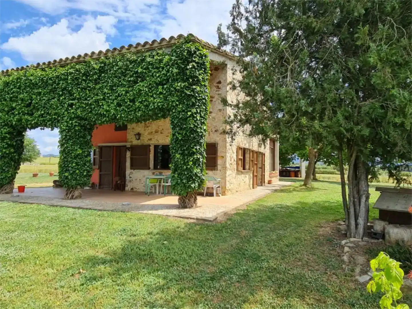 Vista exterior de Finca rústica en venda en Cassà de la Selva amb Balcó