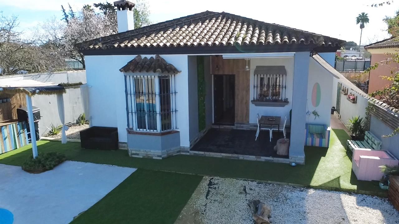 Exterior view of House or chalet for sale in Chiclana de la Frontera  with Heating, Private garden and Storage room