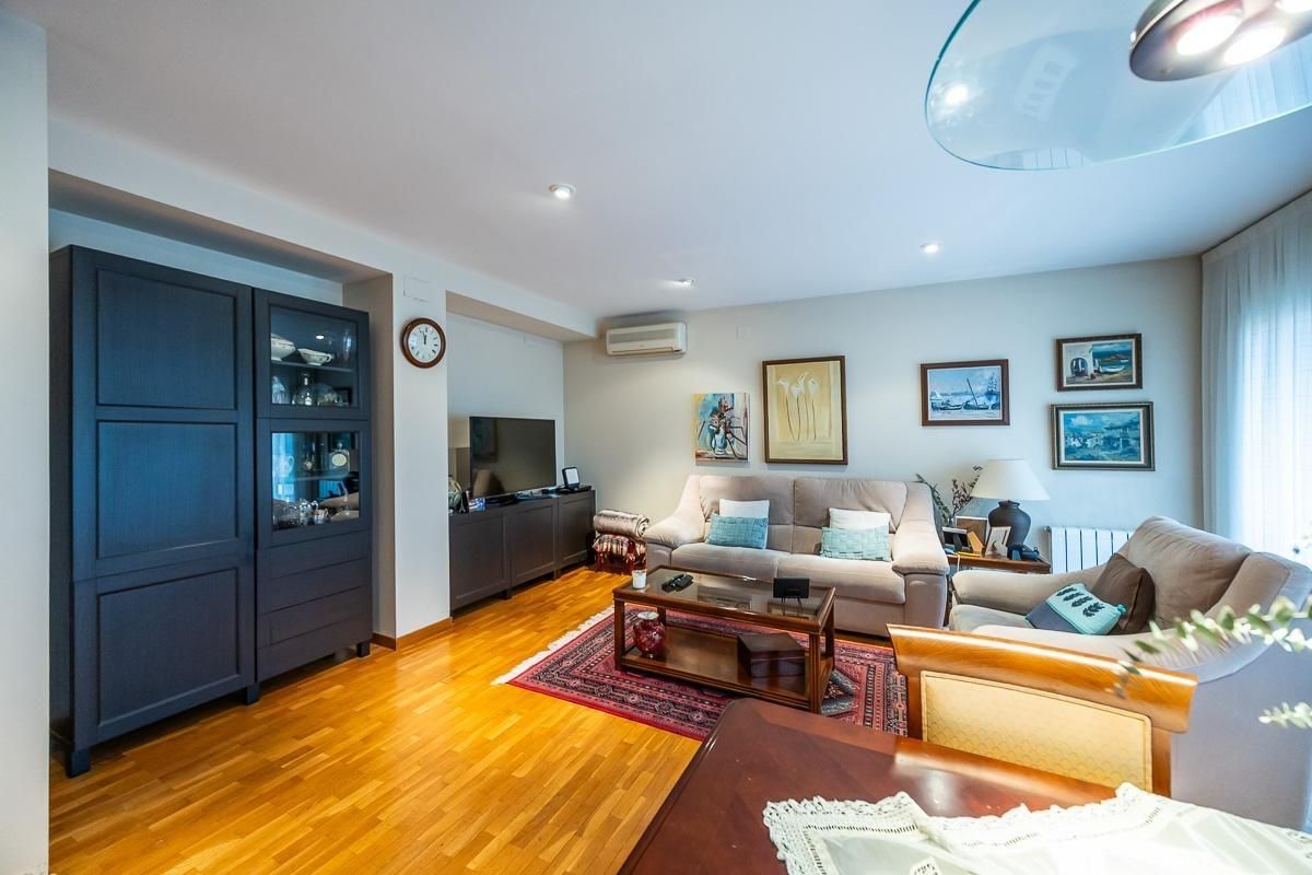 Living room of Duplex for sale in Castellar del Vallès  with Air Conditioner, Heating and Storage room