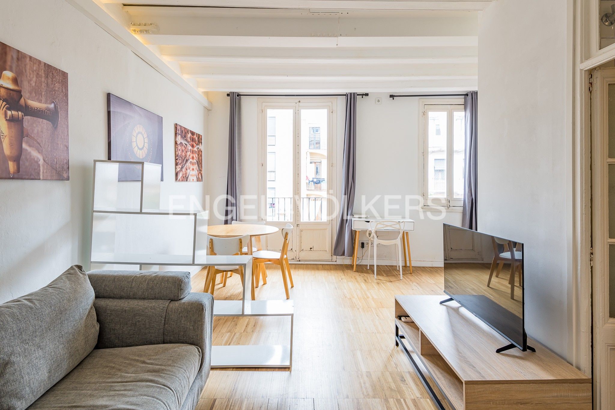 Sala d'estar de Apartament en venda en  Barcelona Capital amb Aire condicionat, Calefacció i Moblat