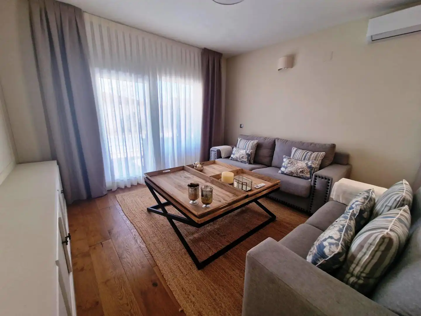 Sala d'estar de Casa o xalet en venda en Cambrils amb Aire condicionat, Jardí privat i Terrassa