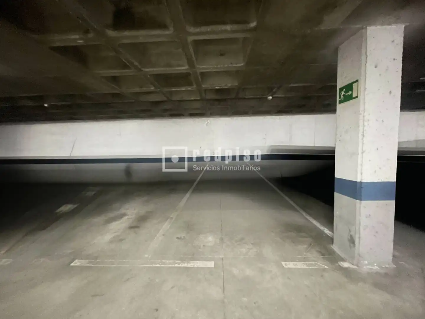 Parking de Piso en venta en Madrid con Aire acondicionado, Calefacción y Jardín privado