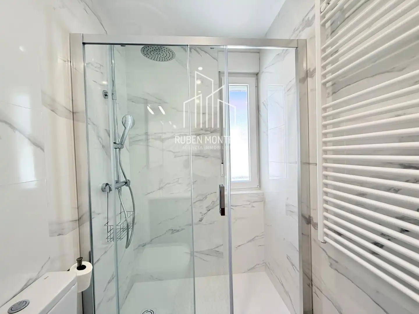 Bathroom of Flat for rent in Salamanca  with Heating, Storage room and Furnished