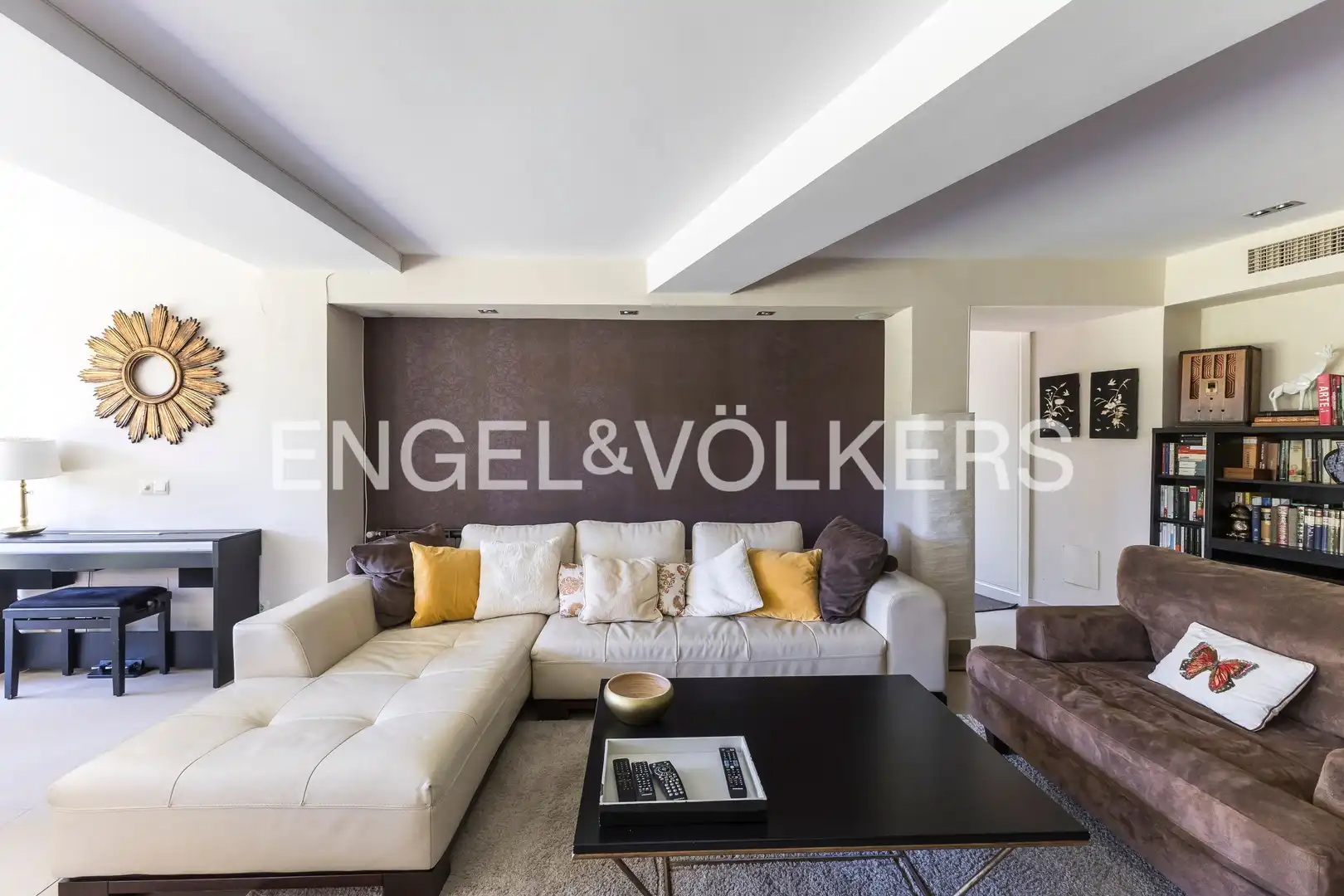 Living room of Houses for sale in La Moraleja  with Air Conditioner, Heating and Private garden