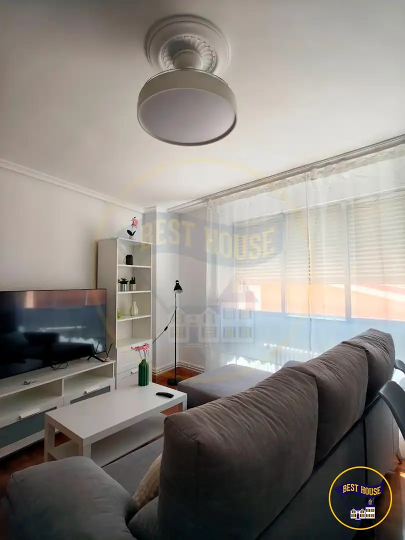 Sala de estar de Piso de alquiler en Cuenca con Calefacción, Parquet y Amueblado
