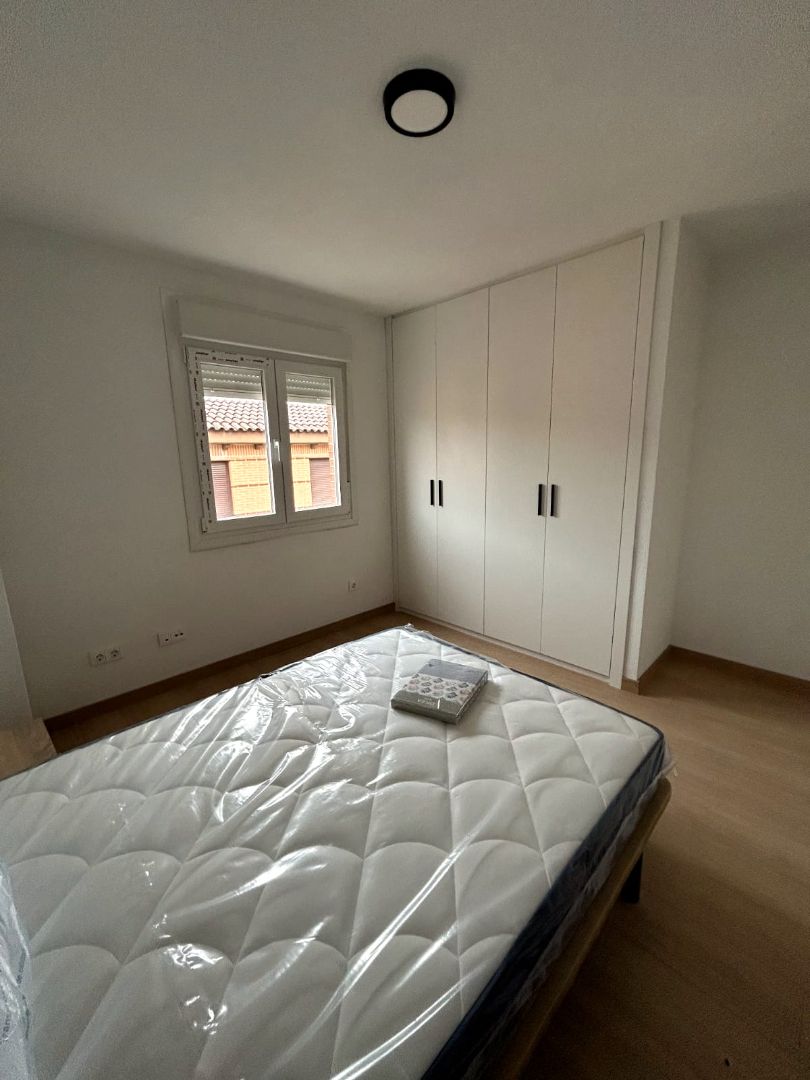 Habitación de Piso de alquiler en Camarena con Aire acondicionado, Amueblado y Horno