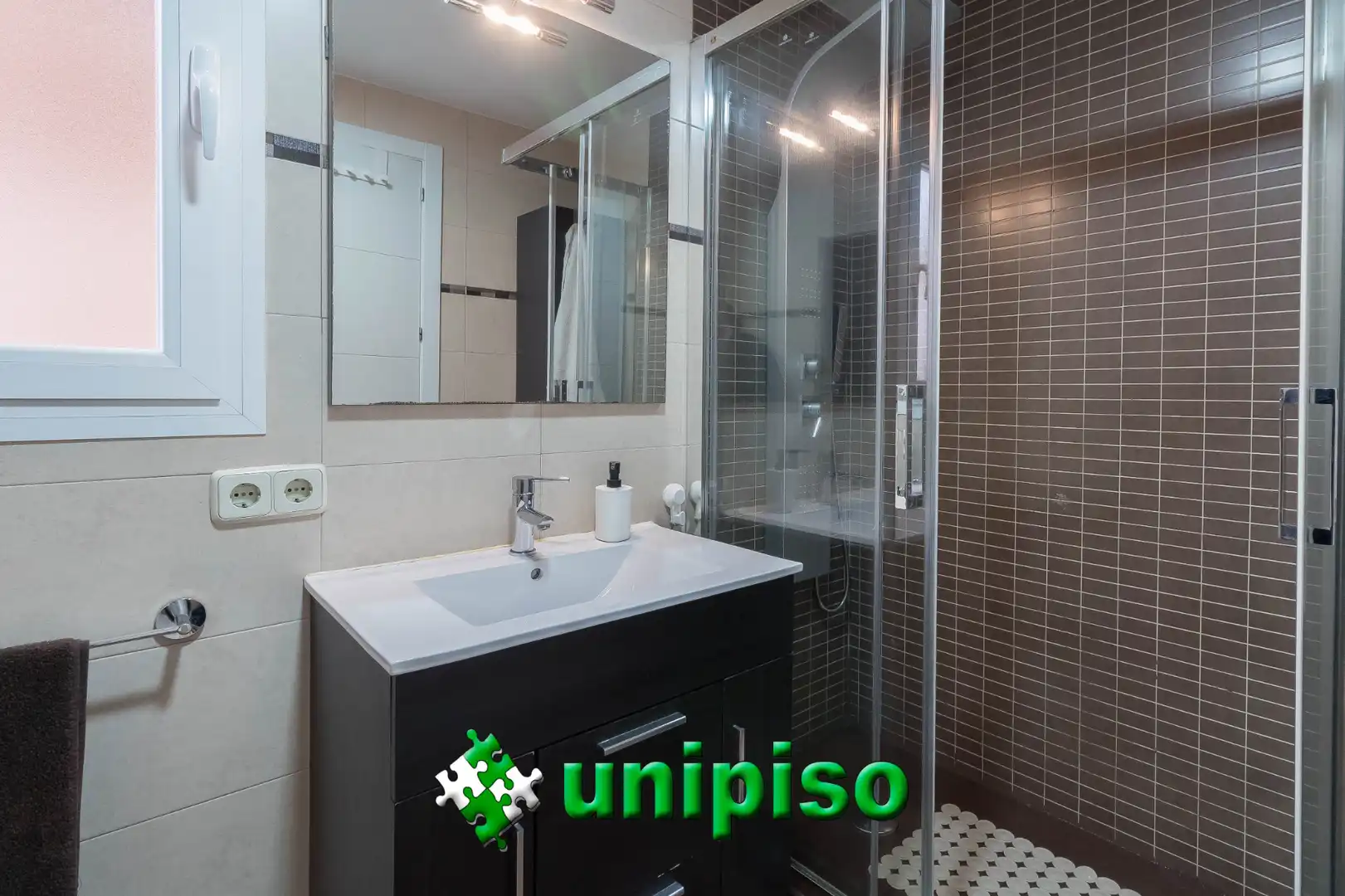 Bany de Pis en venda en Leganés amb Aire condicionat, Jardí privat i Piscina