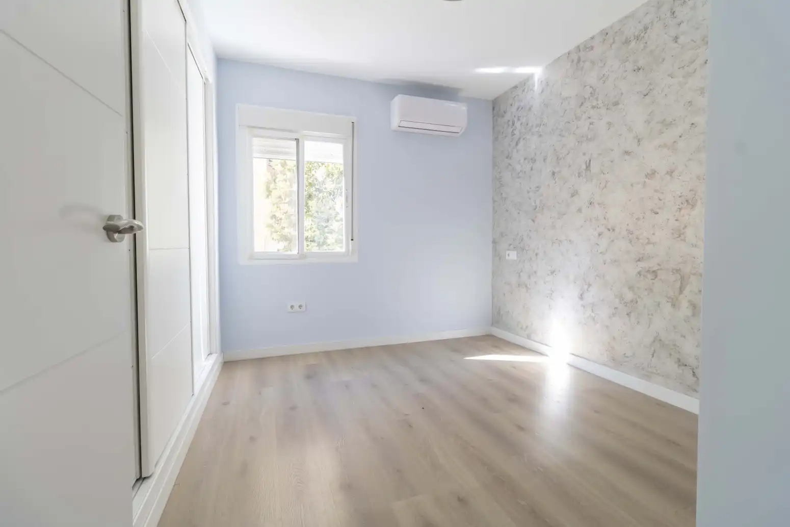 Bedroom of Flat for sale in Sevilla  with Terrace