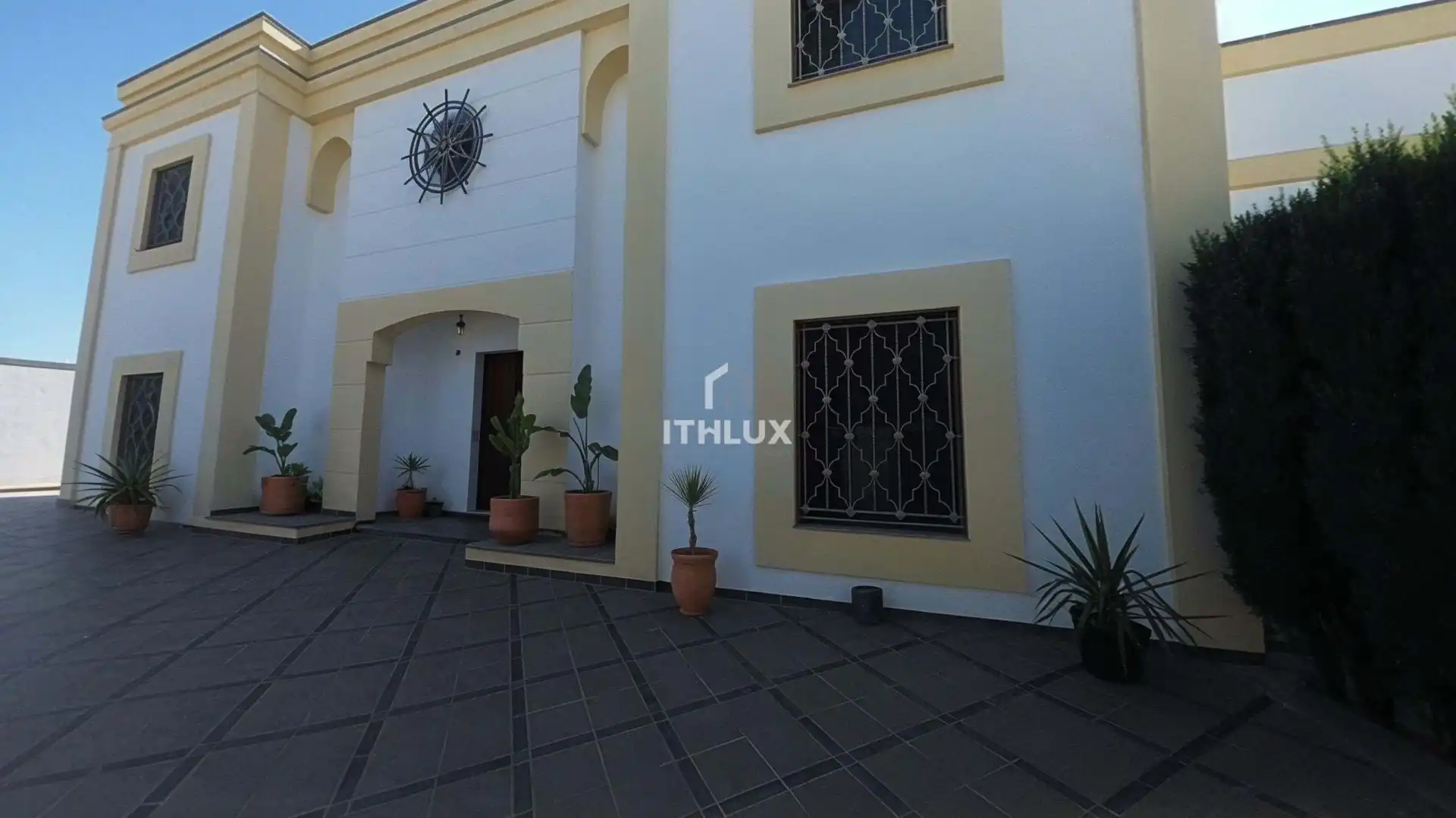 Außenansicht von Gebäude zum Verkauf in Sanlúcar la Mayor