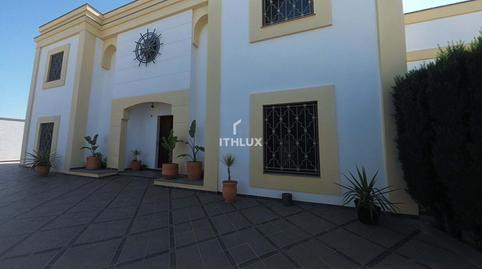 Foto 2 de Edifici en venda a Zurbarán, Sanlúcar la Mayor, Sevilla