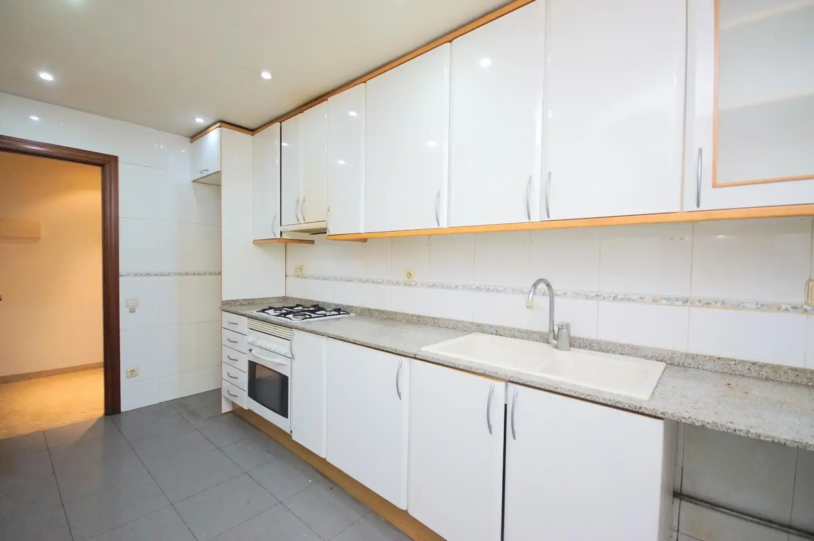 Kitchen of Flat for sale in L'Hospitalet de Llobregat  with Heating and Terrace