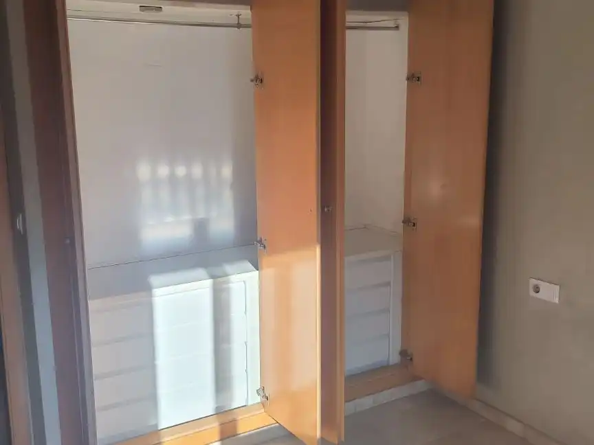 Schlafzimmer von Wohnung zum Verkauf in Camas mit Klimaanlage