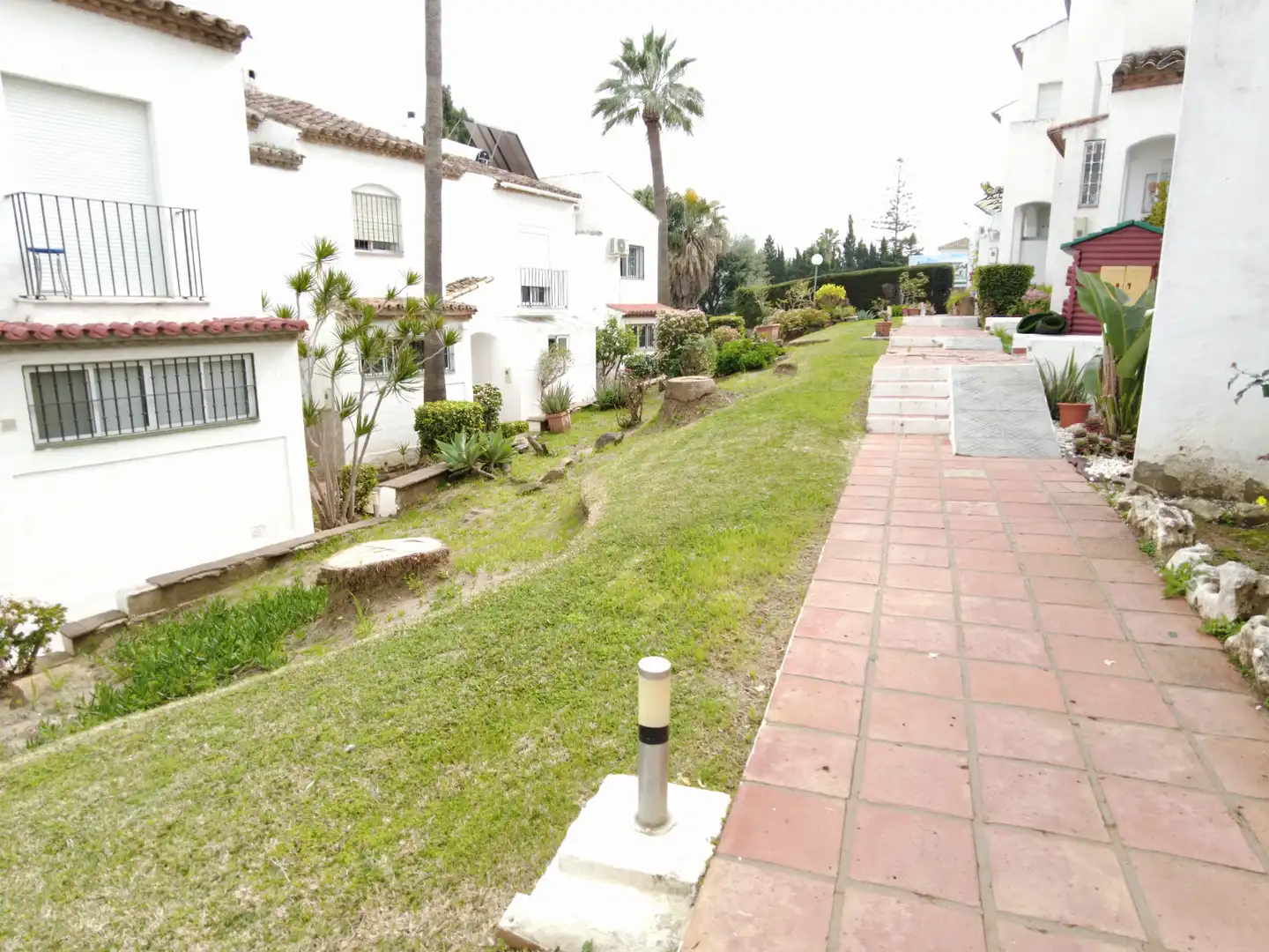 Jardí de Casa adosada en venda en Estepona amb Jardí privat, Terrassa i Moblat