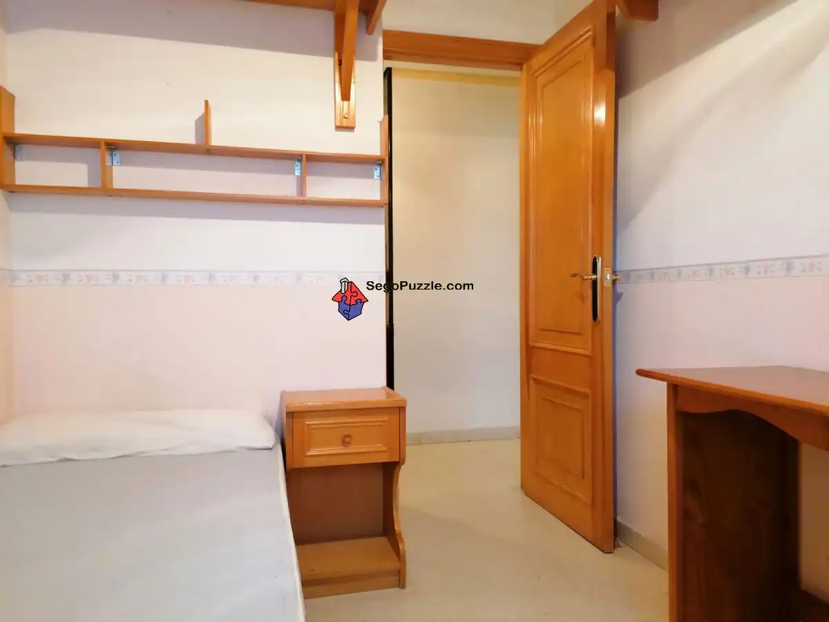 Habitación de Piso en venta en Segovia con Calefacción, Terraza y Amueblado