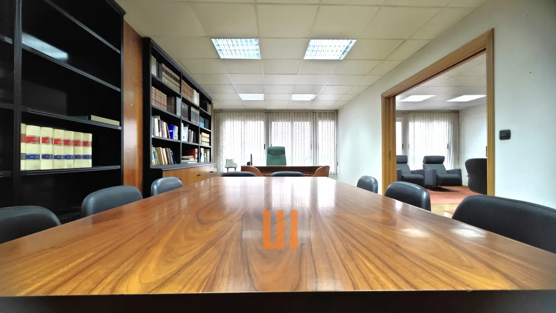 Büro zur Miete in A Coruña Capital  mit Heizung und Internet
