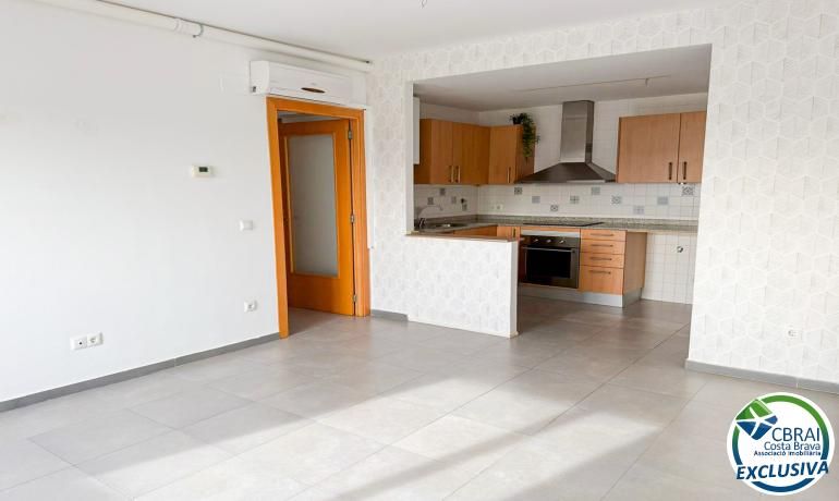 Kitchen of Apartment for sale in Figueres  with Community pool