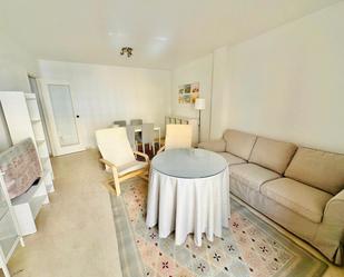 Living room of Flat to rent in  Granada Capital  with Heating, Parquet flooring and Terrace