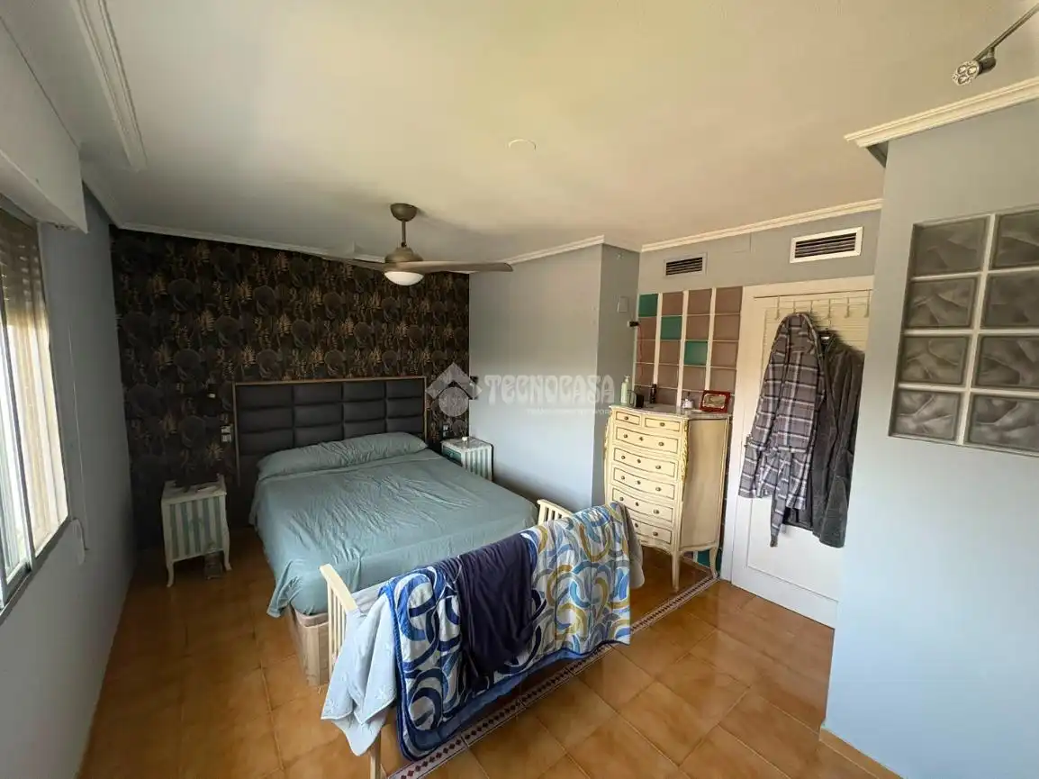 Dormitori de Casa adosada en venda en Zaragoza amb Aire condicionat i Piscina comunitària