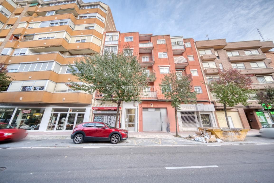 Exterior view of Flat for sale in Valladolid Capital  with Heating