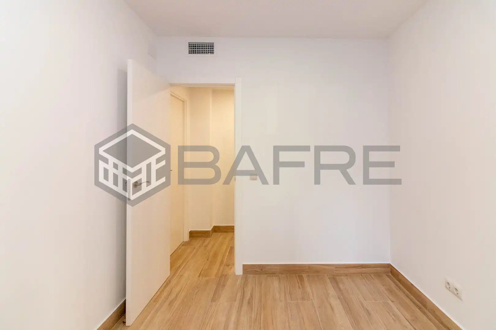 Habitación de Piso en venta en Madrid con Calefacción