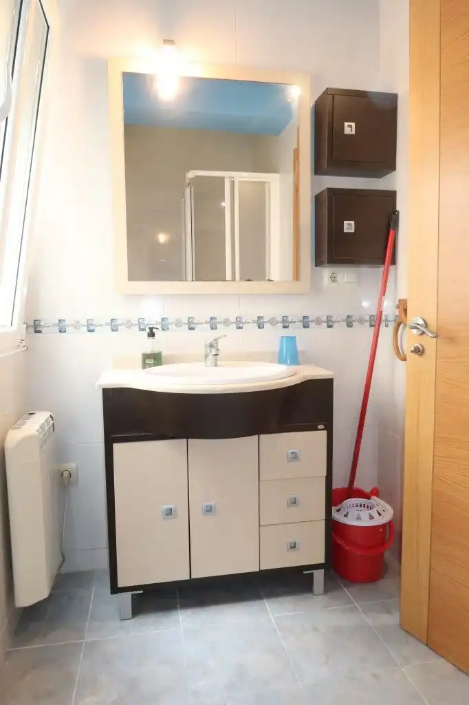 Bathroom of Flat for rent in A Coruña Capital   with Parquet flooring and Furnished