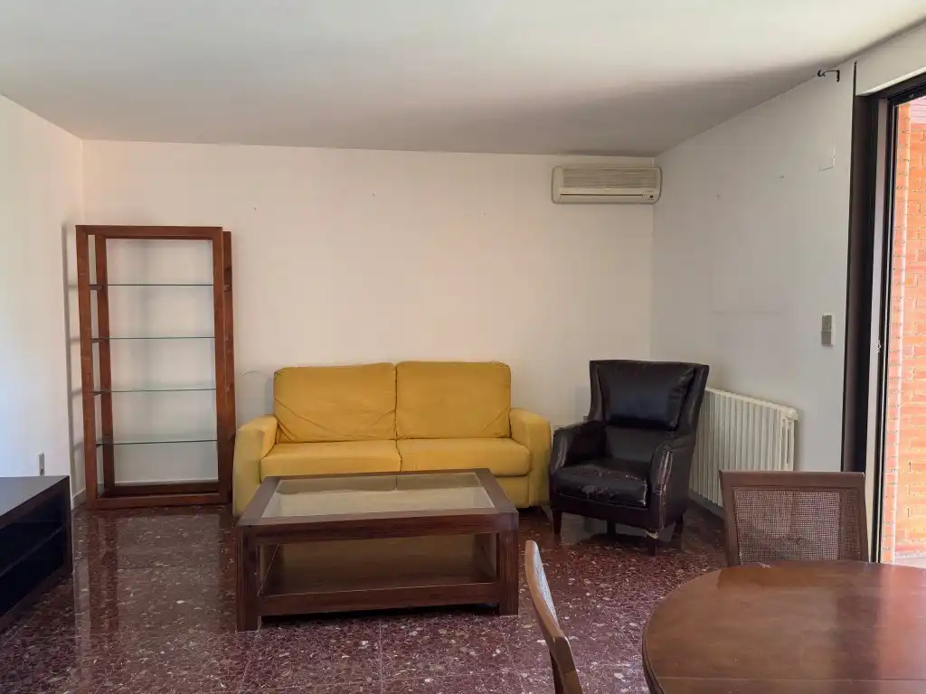 Sala d'estar de Pis en venda en Zaragoza amb Jardí privat