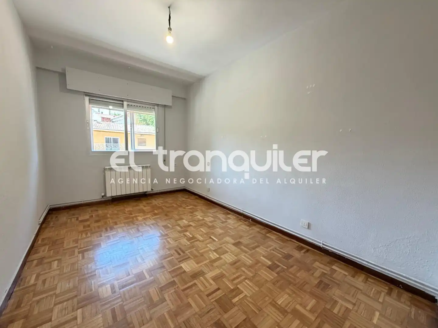 Bedroom of Flat for rent in Pozuelo de Alarcón  with Parquet flooring
