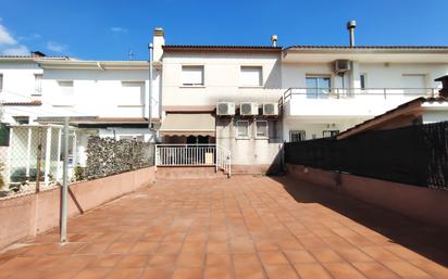 Vista exterior de Casa adosada en venda en Palau-solità i Plegamans amb Aire condicionat