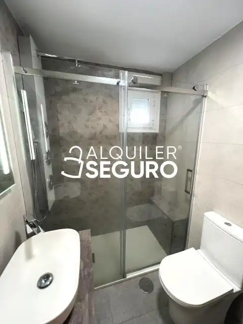 Baño de Piso de alquiler en Valdemoro con Aire acondicionado, Calefacción y Terraza