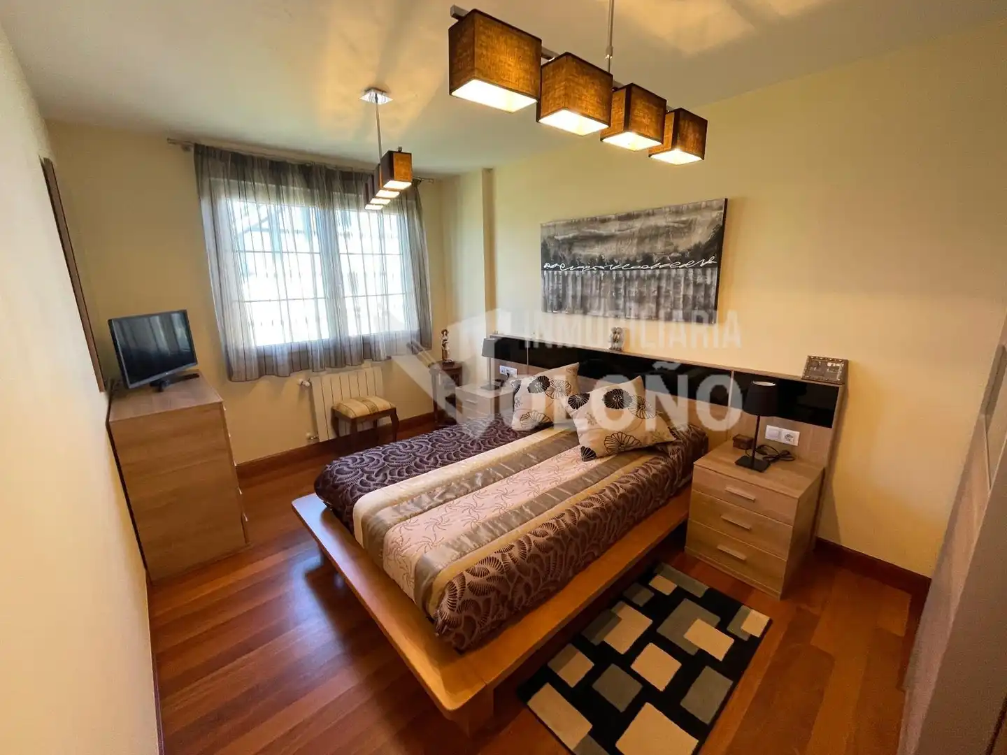 Habitación de Dúplex en venta en Castañares de Rioja con Calefacción, Parquet y Terraza