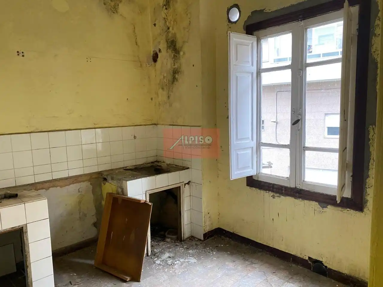 Kitchen of Buildings for sale in Ourense Capital 