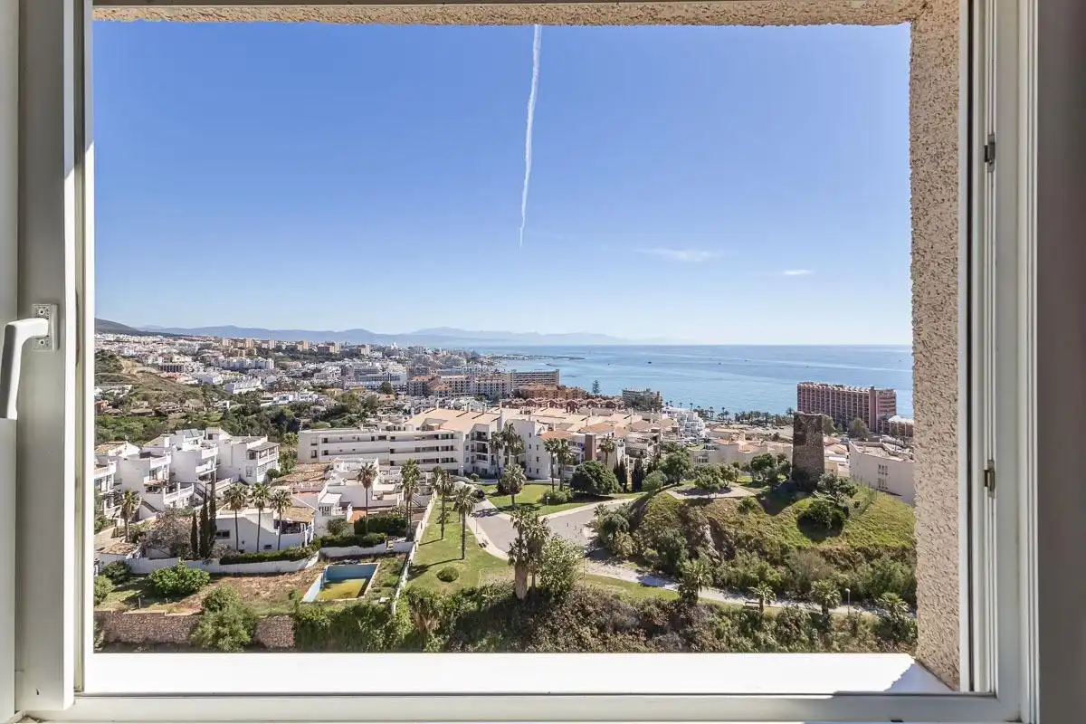 Vista exterior de Pis en venda en Benalmádena amb Aire condicionat, Terrassa i Traster