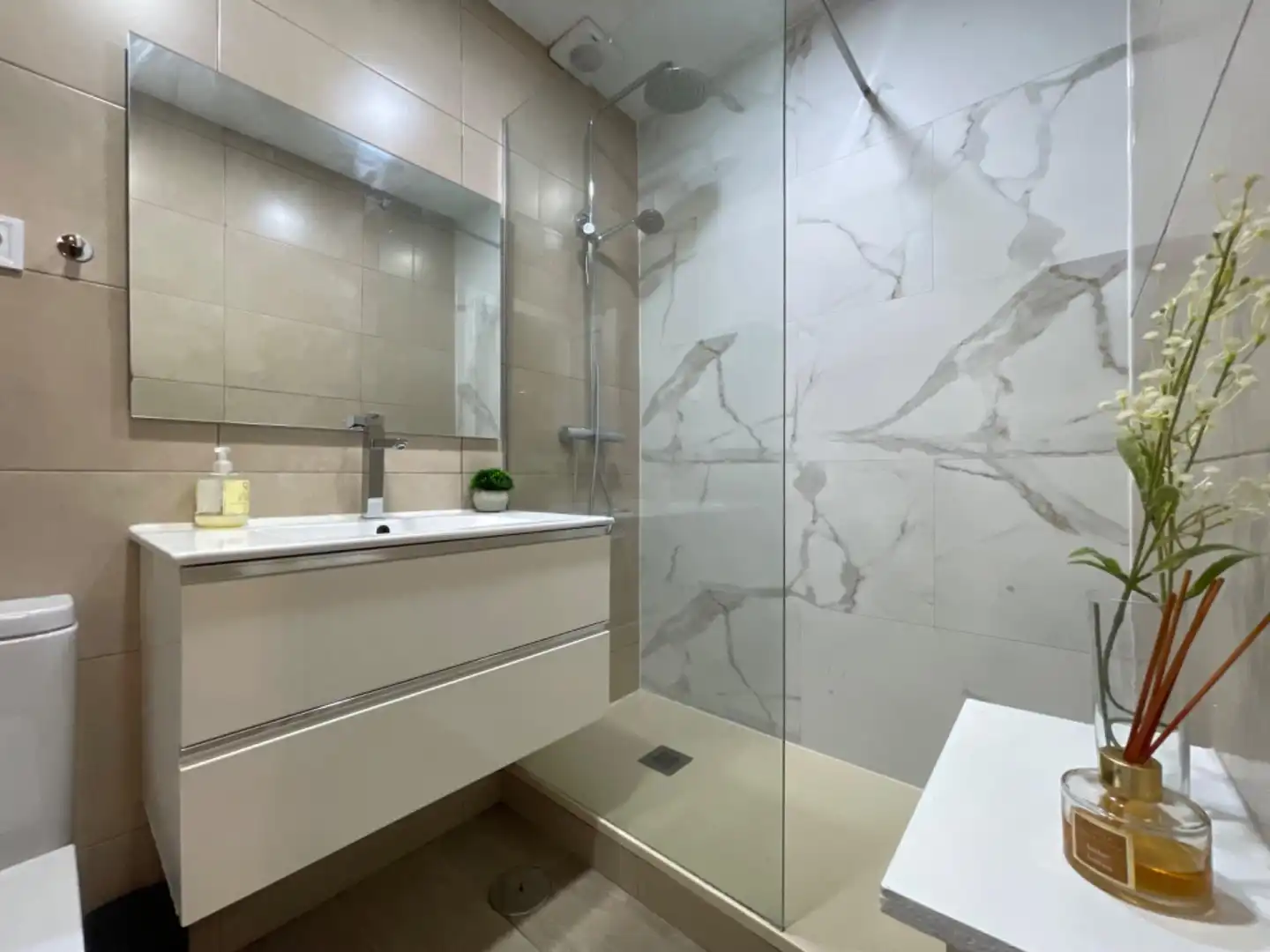 Baño de Estudio en venta en Madrid con Calefacción y Amueblado