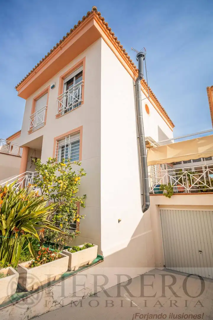 Vista exterior de Casa o chalet en venta en Gandia con Aire acondicionado, Calefacción y Jardín privado