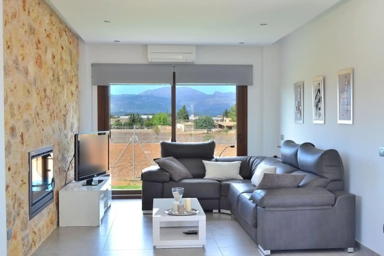 Sala d'estar de Finca rústica de lloguer en Muro amb Aire condicionat, Calefacció i Jardí privat