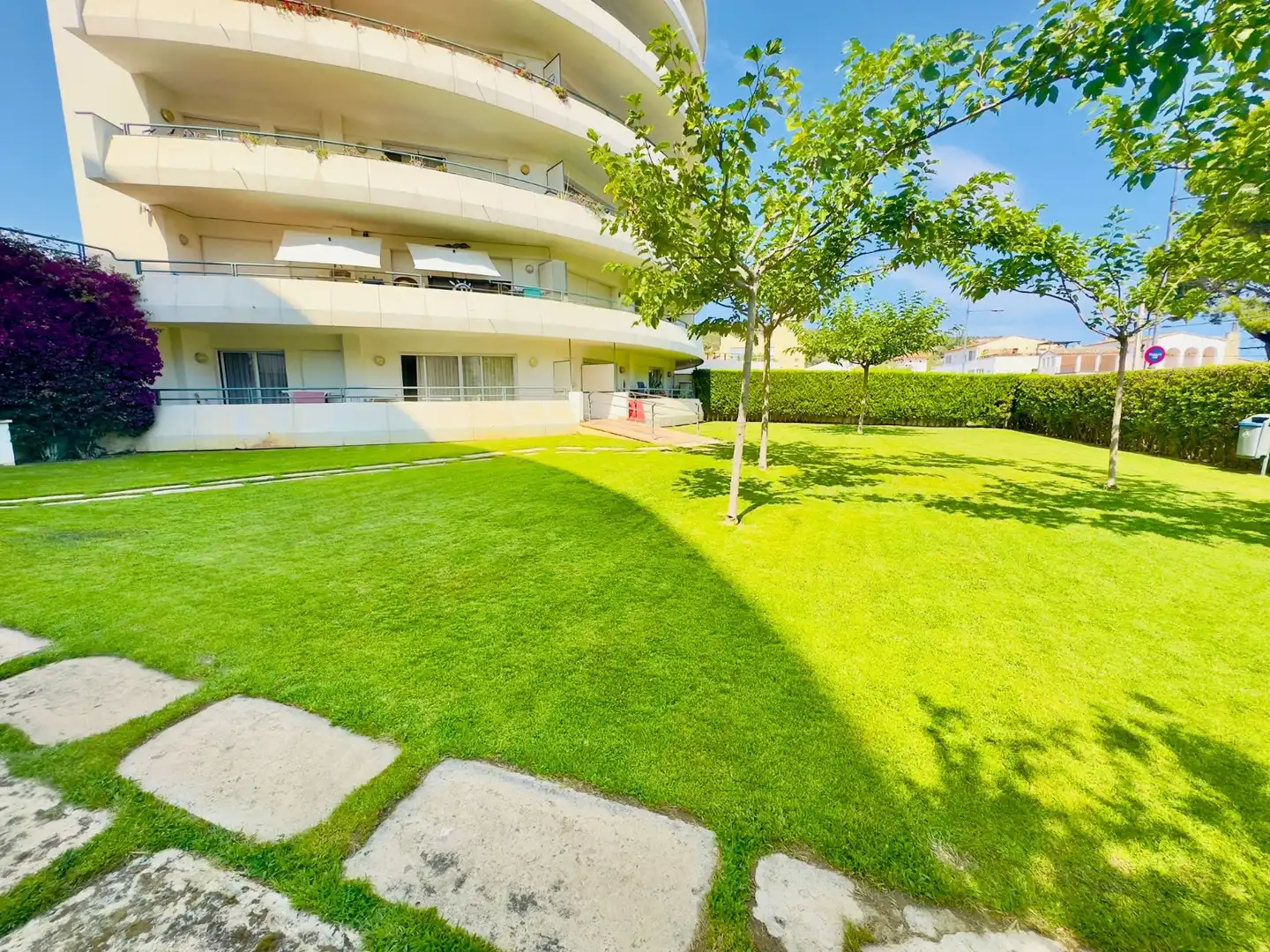 Vista exterior de Piso en venta en L'Estartit con Terraza, Amueblado y Lavadora