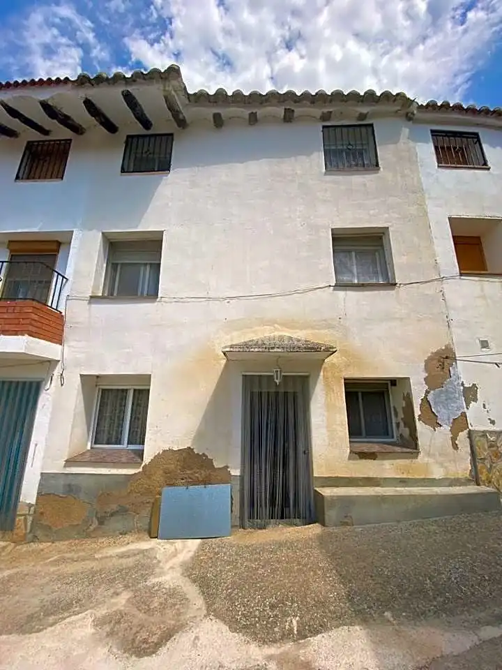 Finca rústica en venda a Calle Iglesia, Perales del Alfambra