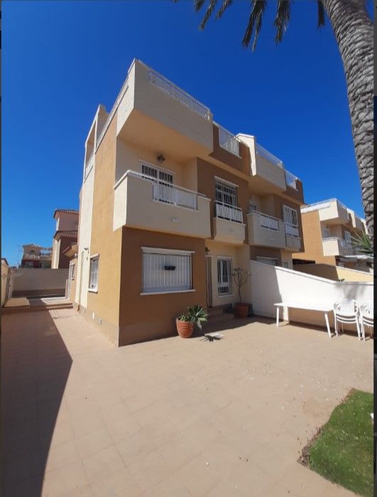 Vista exterior de Dúplex en venda en Pilar de la Horadada amb Aire condicionat, Calefacció i Terrassa