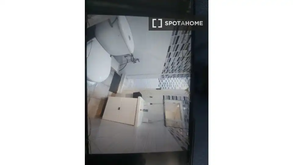Bathroom of Flat for rent in Madrid  with Air Conditioner, Heating and Furnished