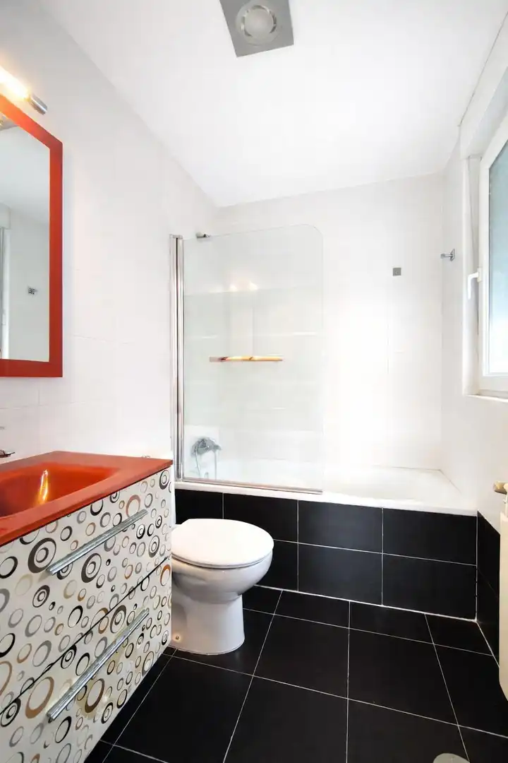 Bany de Apartament en venda en El Astillero   amb Calefacció, Terrassa i Piscina comunitària