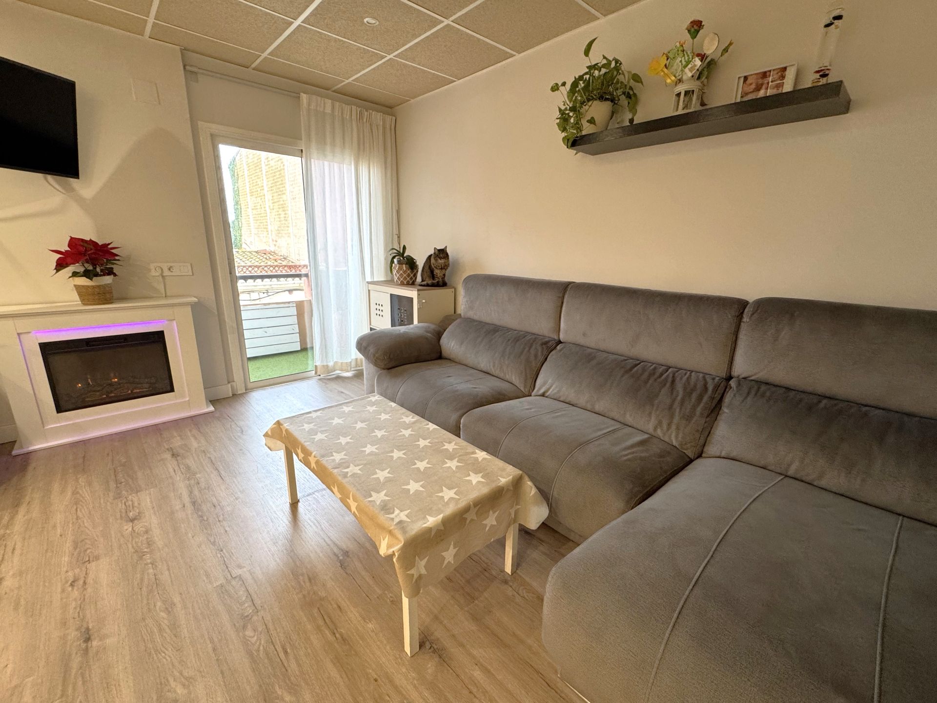 Sala d'estar de Pis en venda en Palamós amb Parquet, Terrassa i Forn