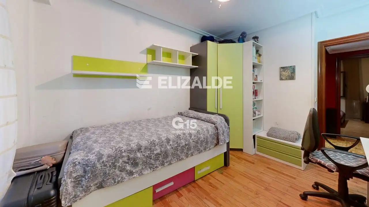 Dormitori de Pis en venda en Donostia - San Sebastián  amb Calefacció, Traster i Balcó