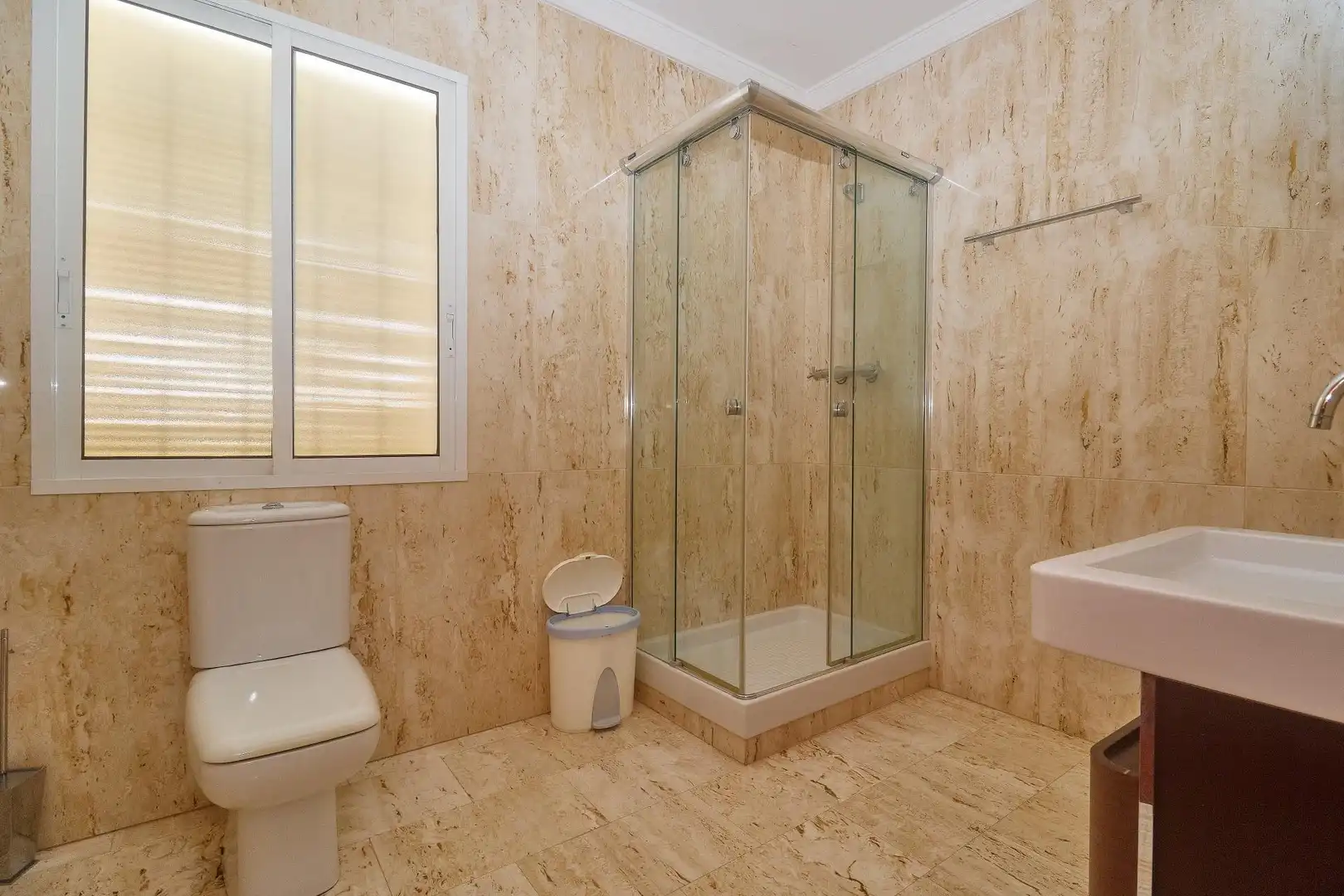 Baño de Nave industrial en venta en Aguilar de la Frontera