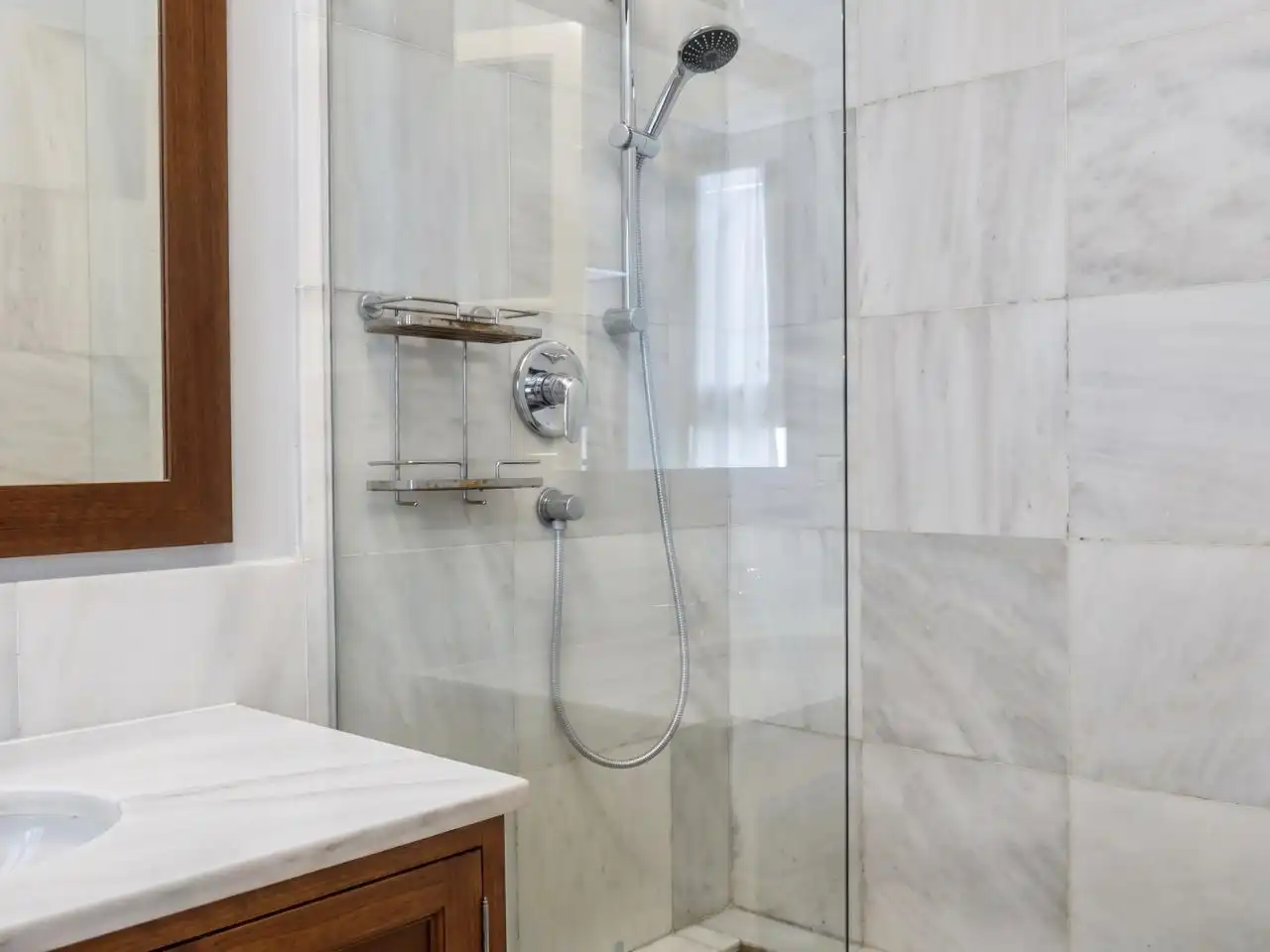 Bathroom of Flat for sale in Sevilla  with Air Conditioner, Terrace and Furnished