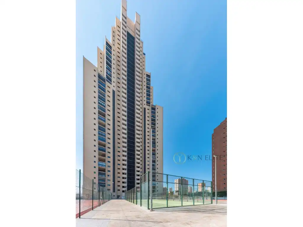 Vista exterior de Ático de alquiler en Benidorm con Aire acondicionado, Jardín privado y Piscina